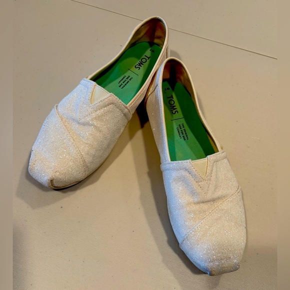 TOMS | ladies glitter classic slip on shoe. Size: 7 - Picture 1 of 15